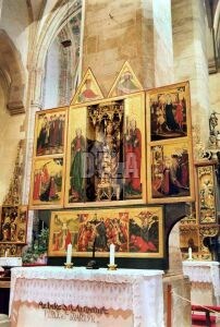 Oltár sv.Kataríny so vzácnou predelou pochádzajúcou asi z roku 1400.